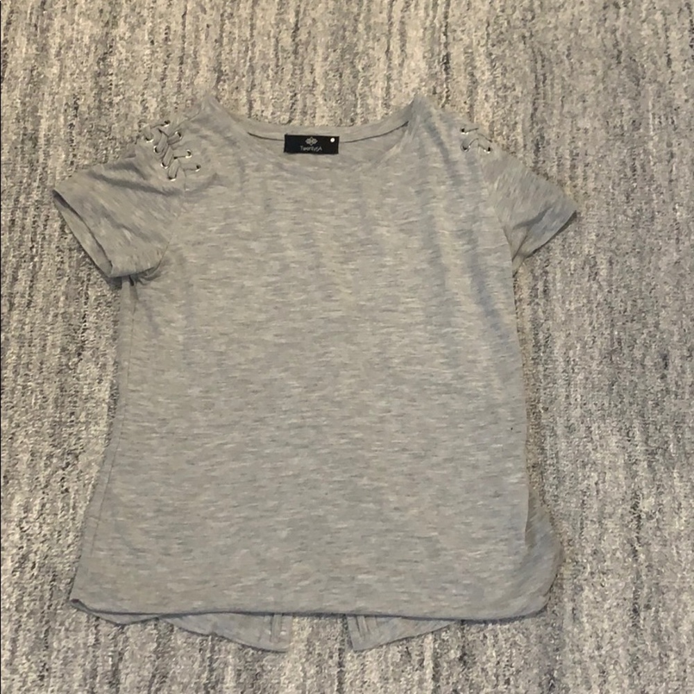 Twenty 5A grey t shirt. barely worn. size small